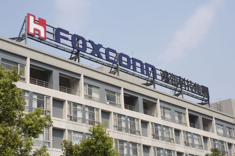 Apple iPhone Assembler Foxconn Wants to Supply the Components for 10% of the World's EVs