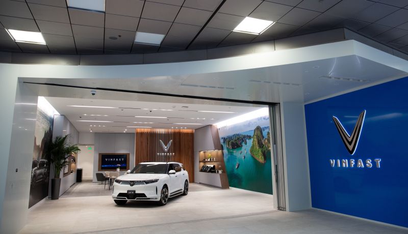 EV Startup VinFast Simultaneously Opens Six Retail Stores in California as it Prepares to Enter the U.S. Market