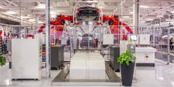  Tesla’s robot supplier vows to do everything it can to bring up production line on time