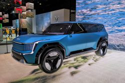 Kia Confirms the All-Electric EV9 SUV is Coming in 2023